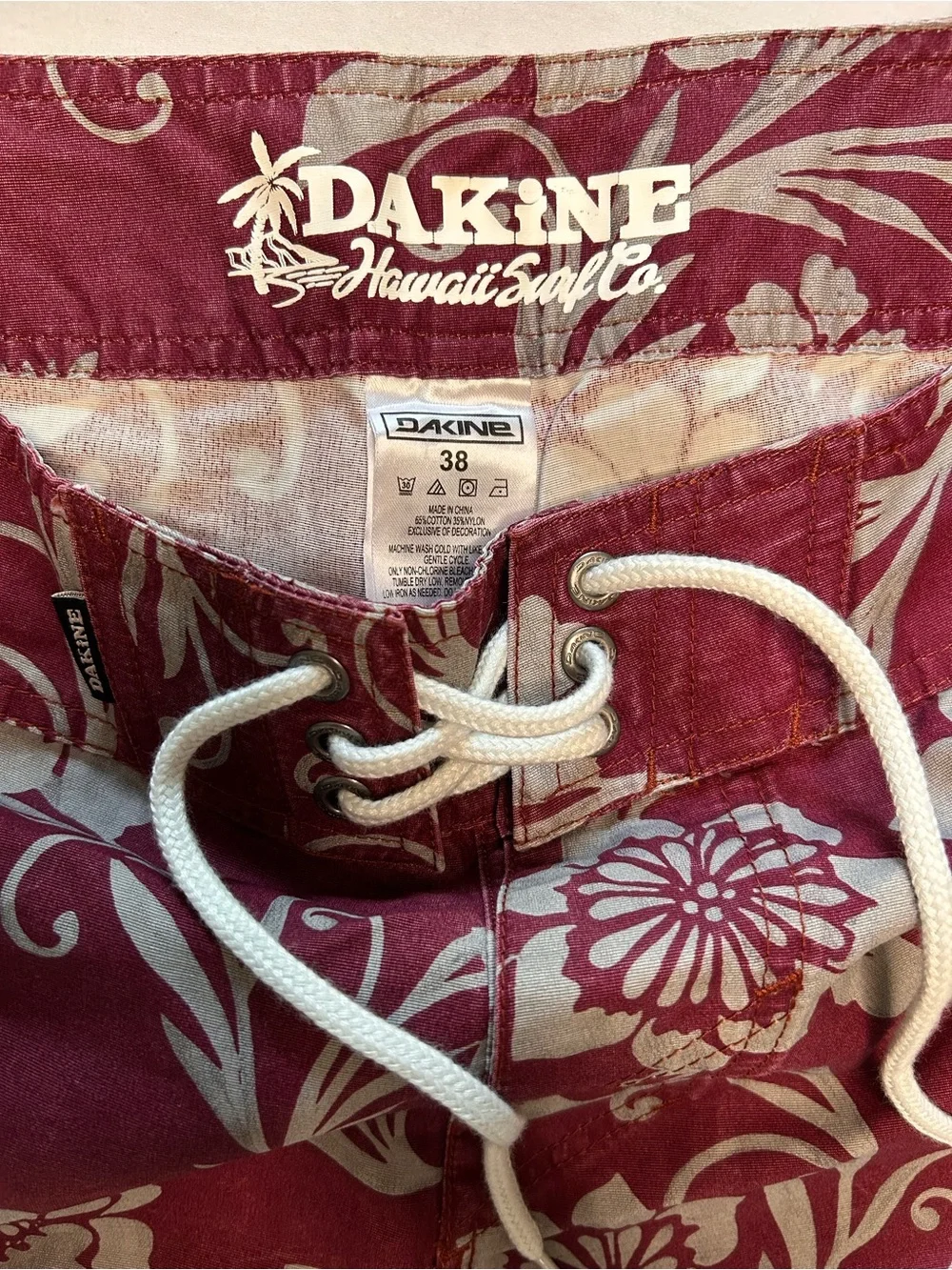 DaKine Hawaii Bundle XL Tee & Size 38 Floral Board Shorts Surf